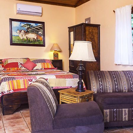 دومينيكال Coconut Grove Oceanfront Cottages المظهر الخارجي الصورة