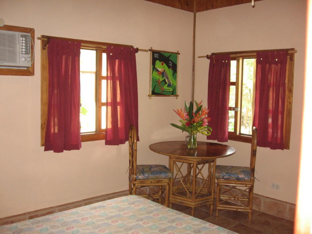 دومينيكال Coconut Grove Oceanfront Cottages المظهر الخارجي الصورة