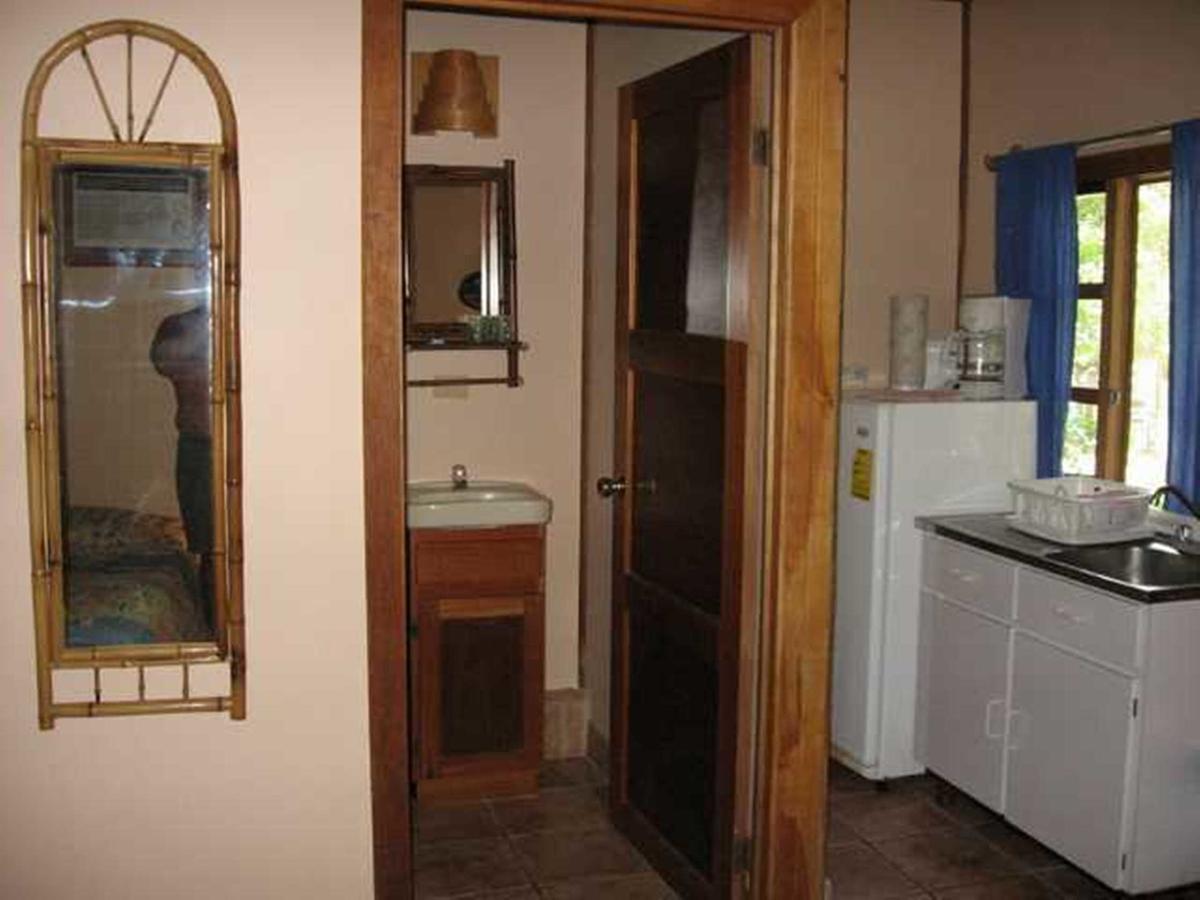 دومينيكال Coconut Grove Oceanfront Cottages المظهر الخارجي الصورة