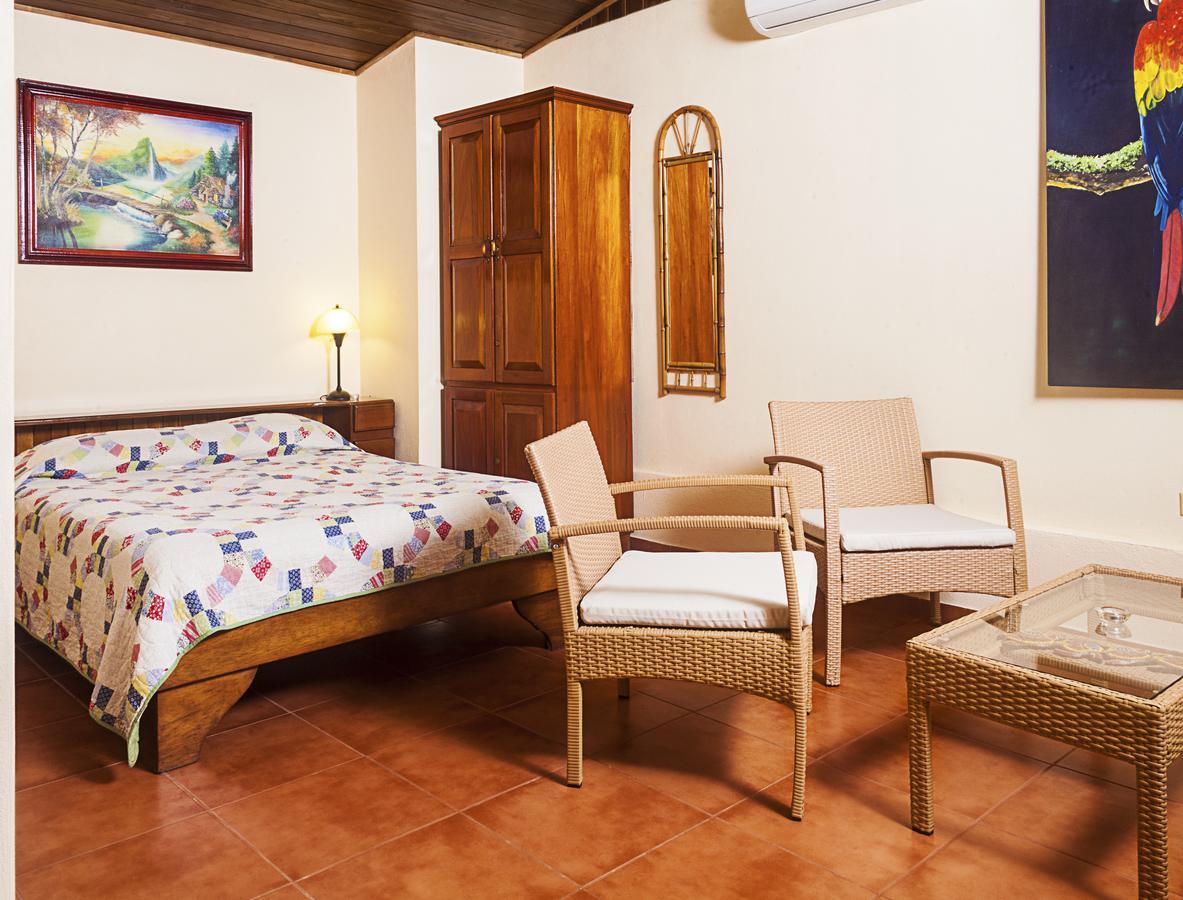 دومينيكال Coconut Grove Oceanfront Cottages المظهر الخارجي الصورة