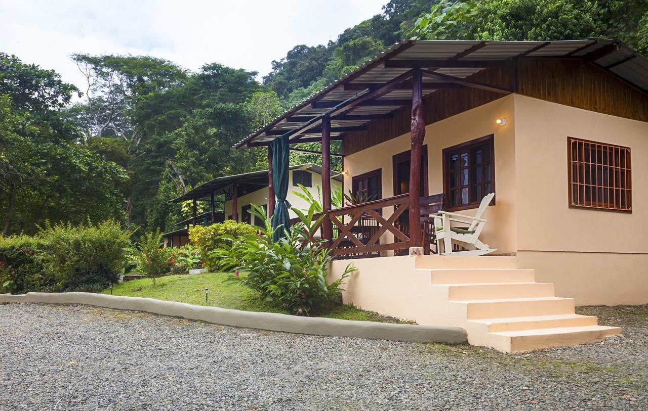 دومينيكال Coconut Grove Oceanfront Cottages المظهر الخارجي الصورة
